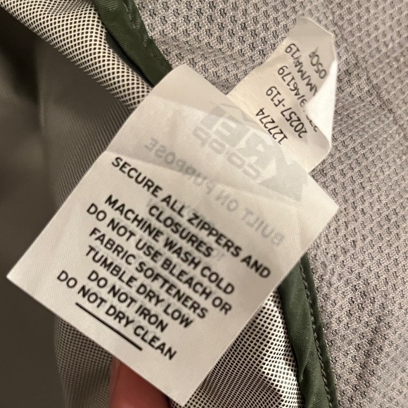 REI Two-Tone Rainier Rain Jacket in Asparagus/Frosted Meadow - Picture 7 of 10